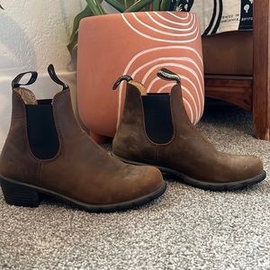 Blundstone women’s heeled boots size 8
